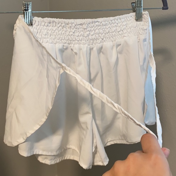 lightweight running/tennis skort with tie front - Picture 3 of 3